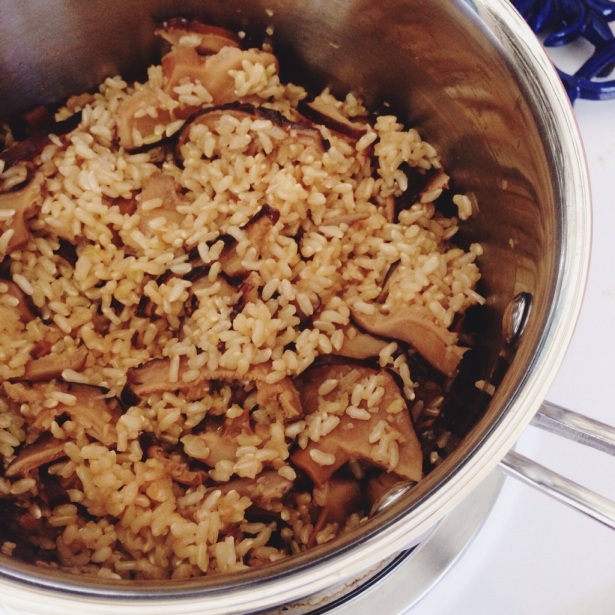 Baked brown rice with mushrooms