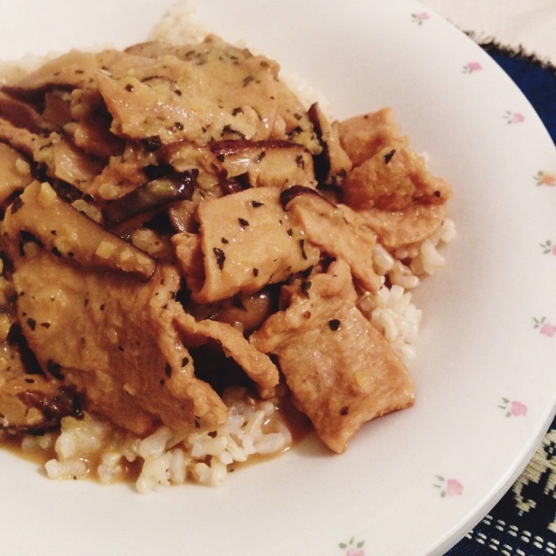 Soy meat and mushrooms with nooch sauce